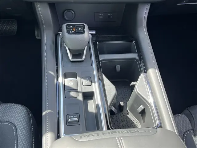 2025 Nissan Pathfinder SV photo 15