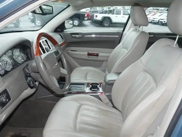 2009 Chrysler 300 C photo 3