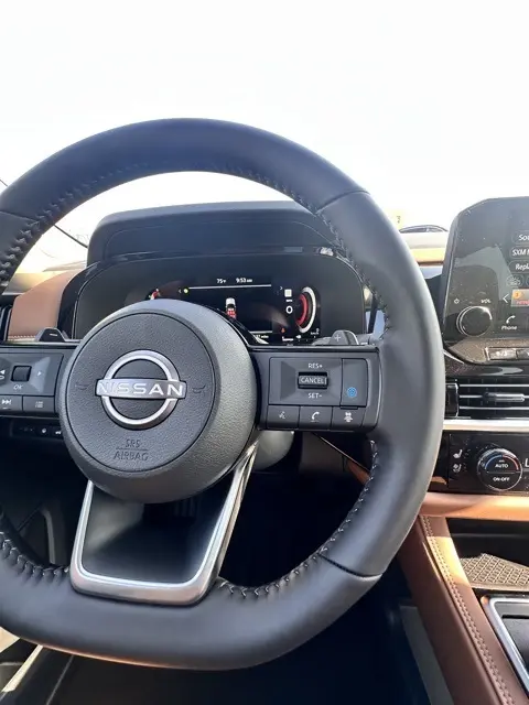 2025 Nissan Pathfinder Platinum photo 16