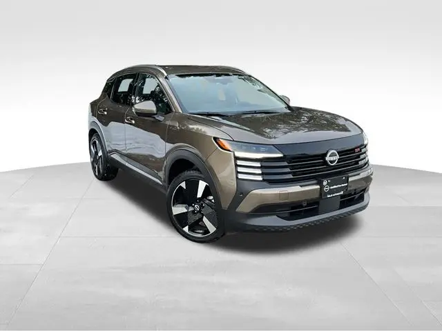 2025 Nissan Kicks SR AWD's photo