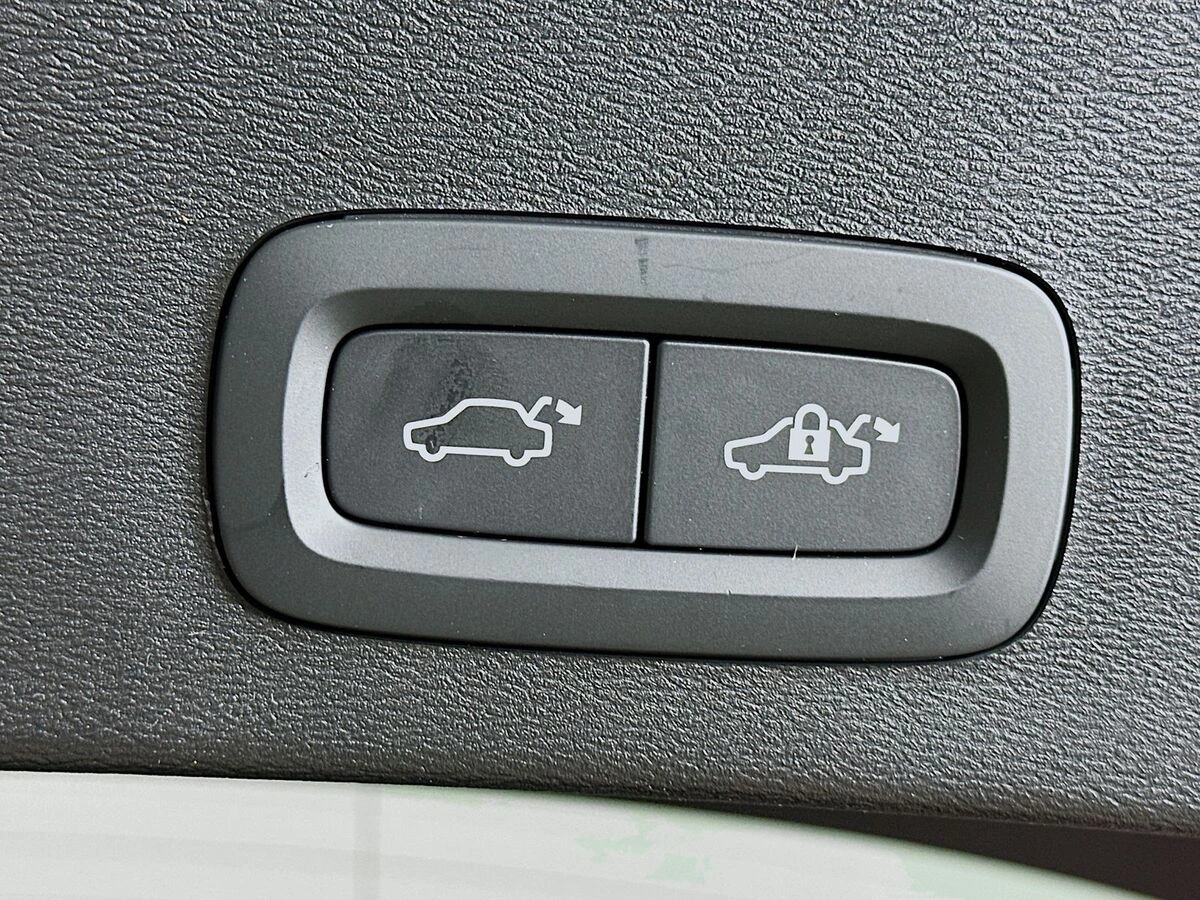 2026 Volvo XC40 Plus - Photo 42