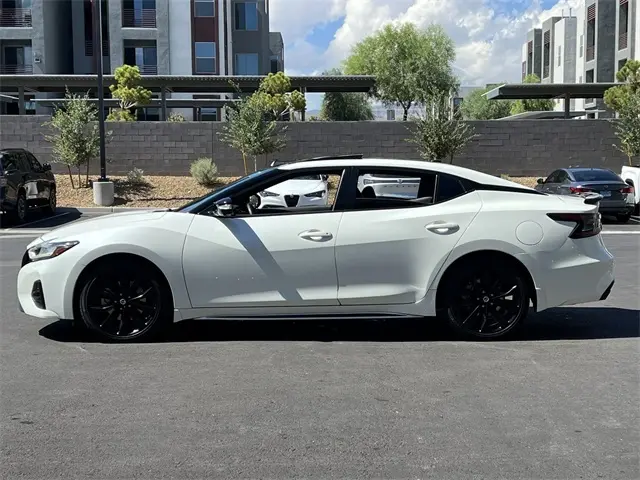 2021 Nissan Maxima SR photo 2