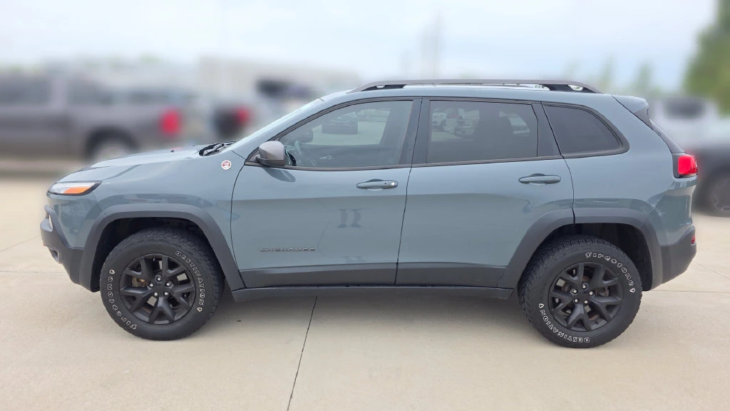 Used 2014 Jeep Cherokee Trailhawk with VIN 1C4PJMBS1EW282820 for sale in Kansas City