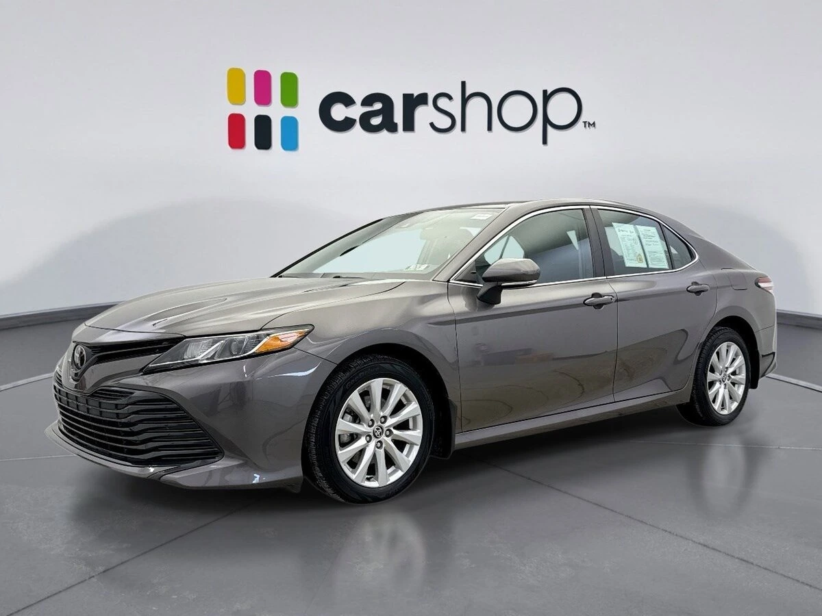 2020 Toyota Camry LE's photo
