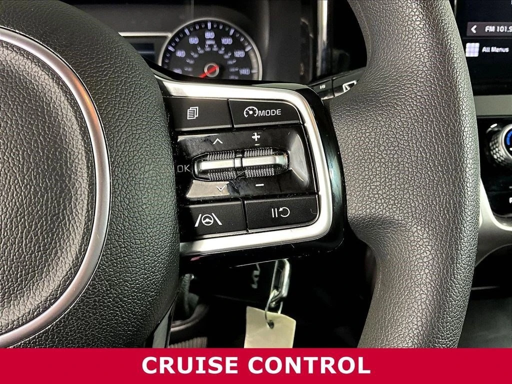 2023 Kia Sorento LX - Photo 11