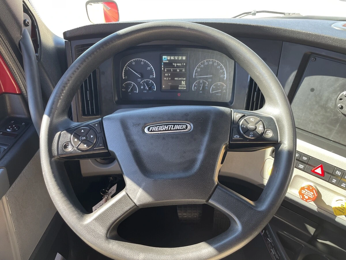 2021 Freightliner Cascadia - image 21