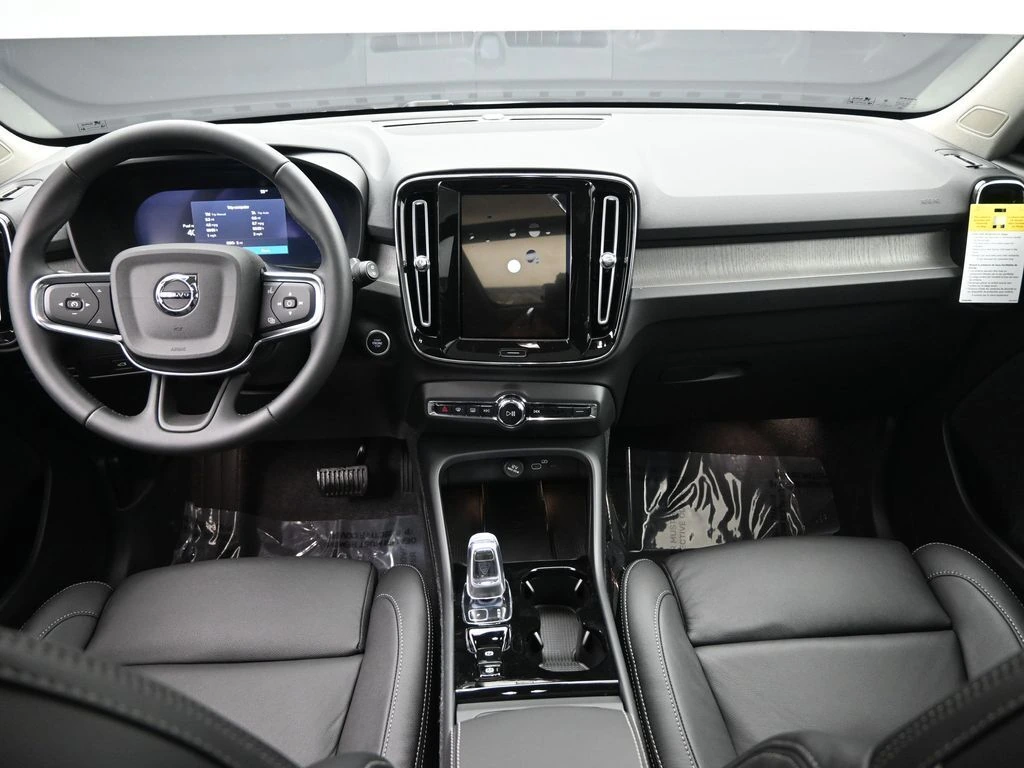 2026 Volvo - image 19