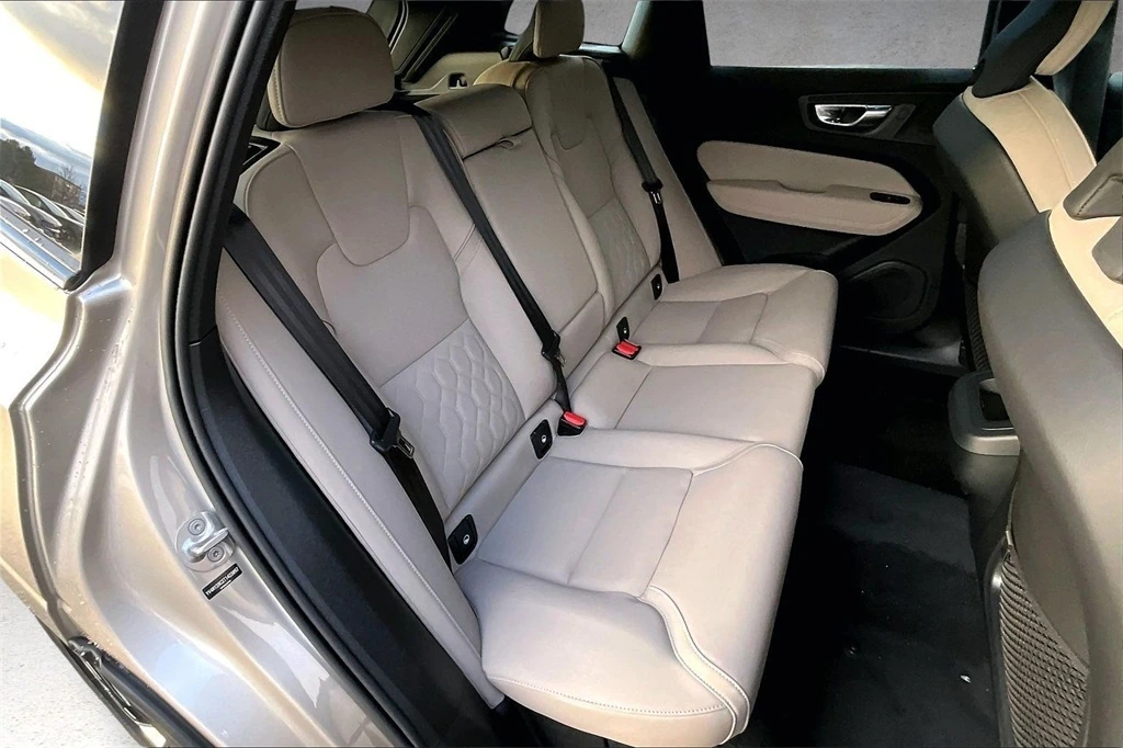 2026 Volvo - image 10