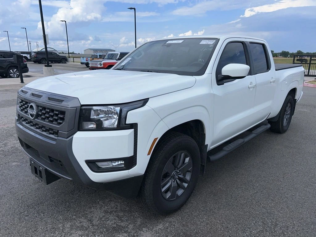 2025 Nissan Frontier SV Crew Cab 4X4 LWB's photo