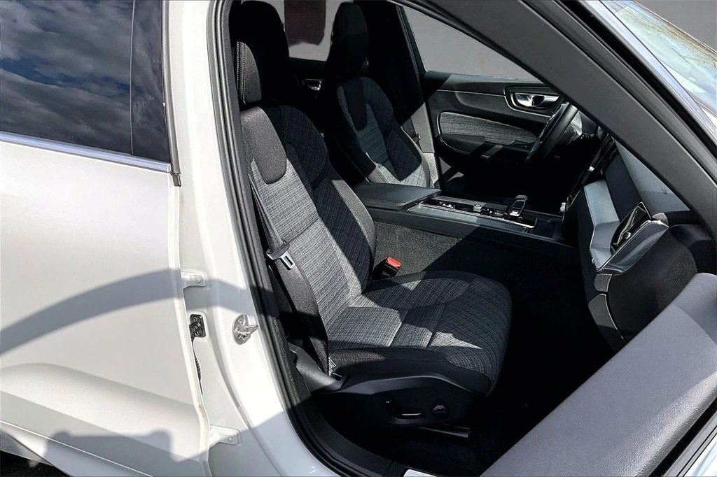 2023 Volvo - image 28