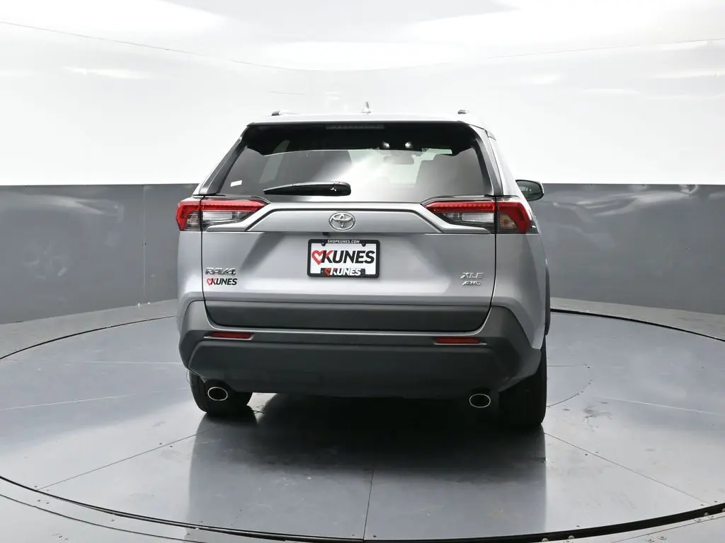 2024 Toyota RAV4 XLE photo 5