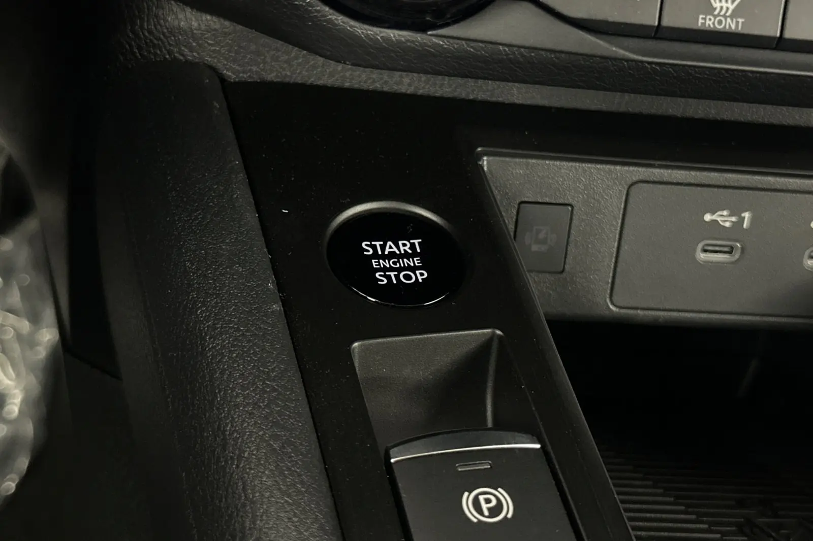 2026 Nissan Kicks SV photo 17