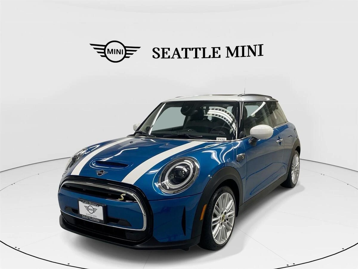 2024 MINI Hardtop Cooper SE's photo