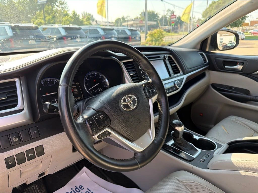 2015 Toyota Highlander Limited - Photo 17