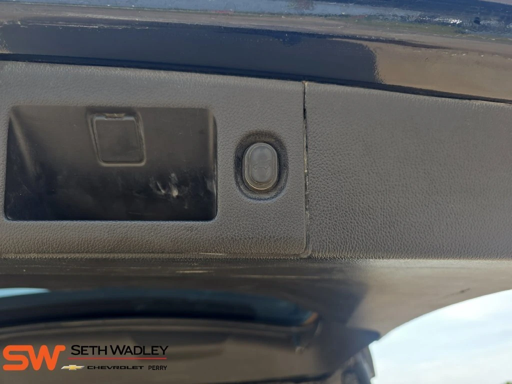 2019 Chevrolet Suburban LT - Photo 14