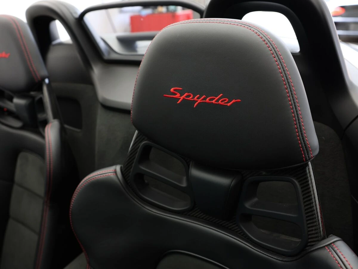 2022 Porsche 718 Spyder - Photo 16