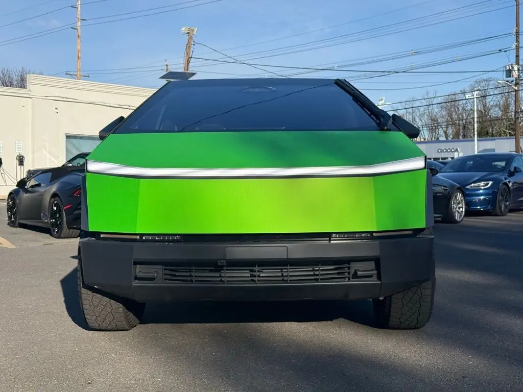 2024 Tesla Cybertruck photo 2