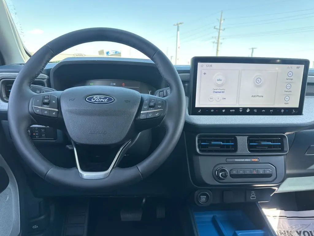 2025 Ford Maverick XLT photo 2