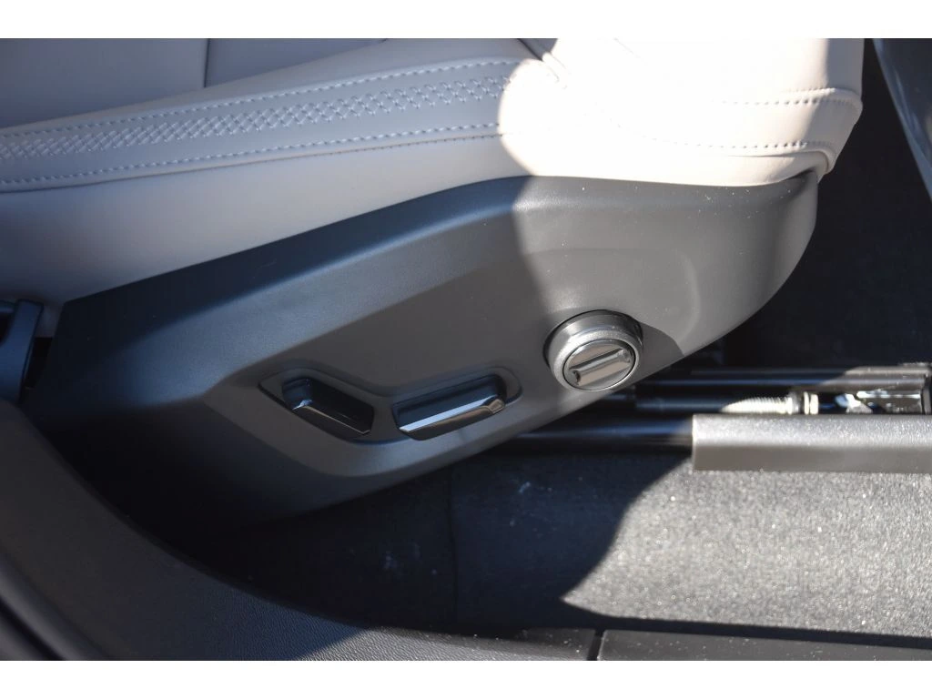 2026 Volvo - image 29