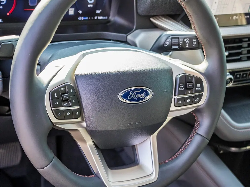 2025 Ford Explorer photo 28