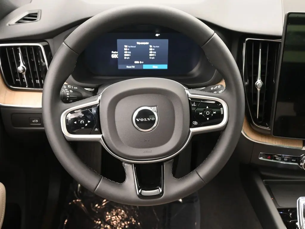 2026 Volvo - image 17