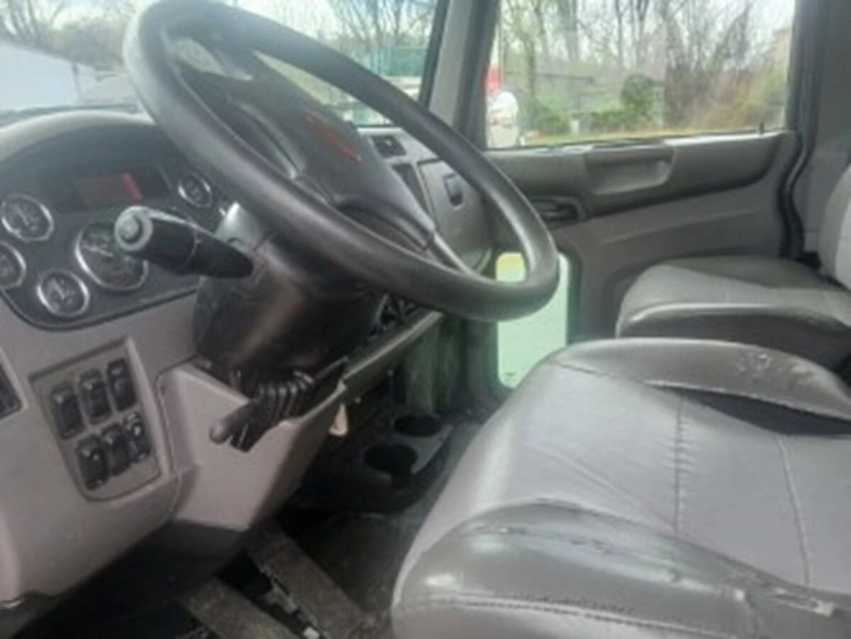 2020 Peterbilt 337 in Erie, PA — photo 7