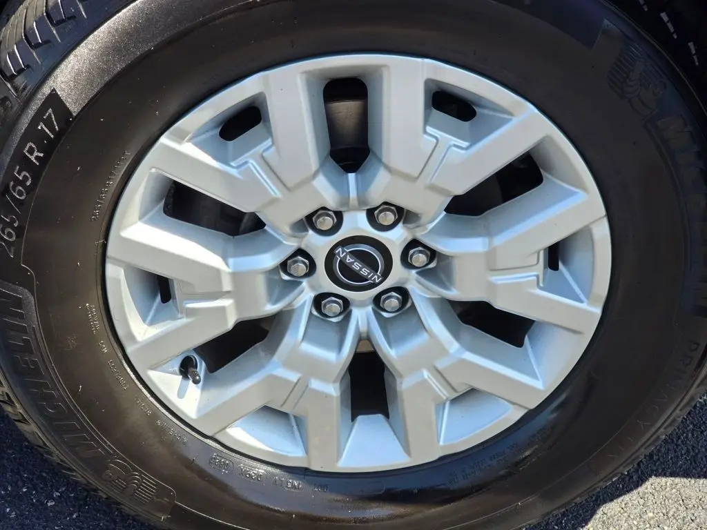 2023 Nissan Frontier SV photo 6