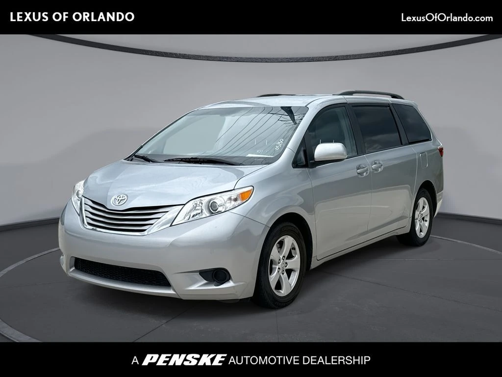 2017 Toyota Sienna LE V6 7-Passenger Access Seat's photo