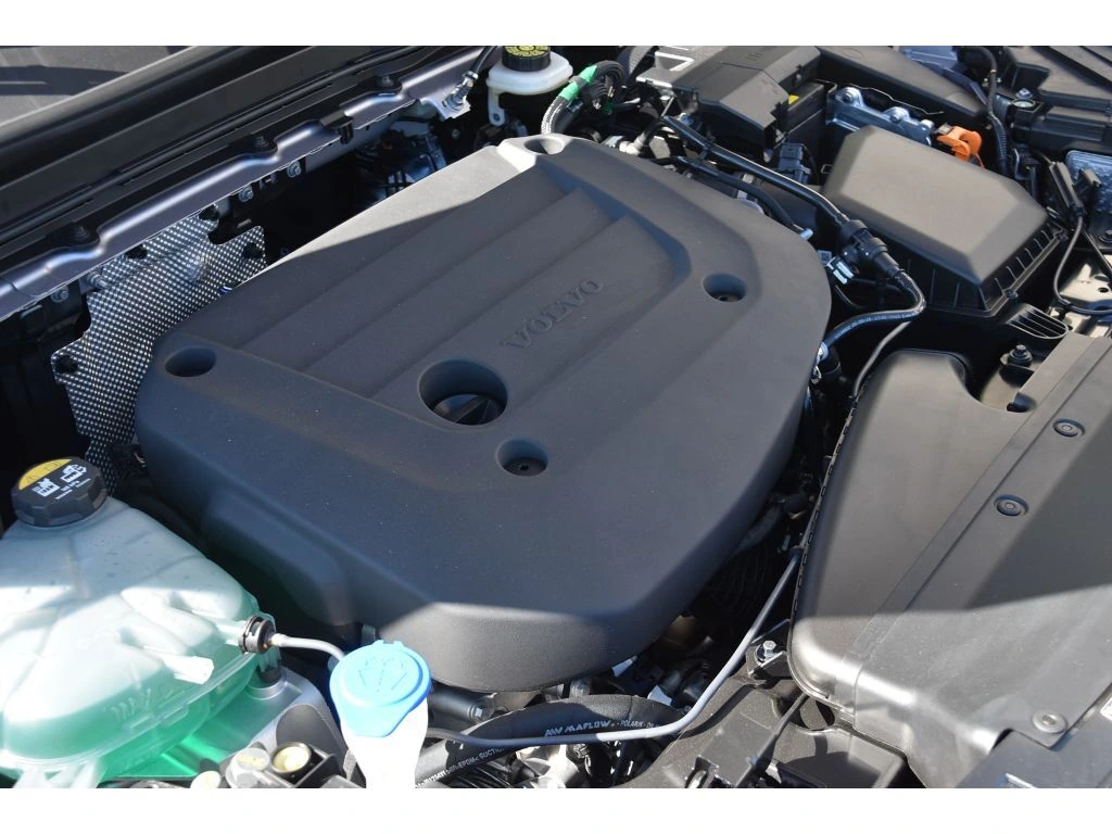 2026 Volvo - image 25