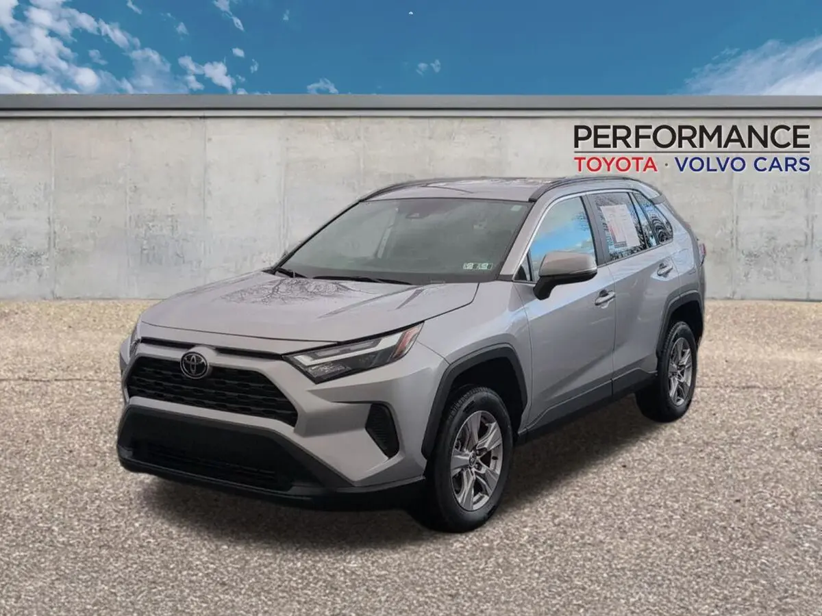 2023 Toyota RAV4 XLE's photo
