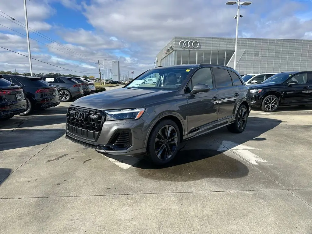 2026 Audi Q7 55 Premium Plus's photo