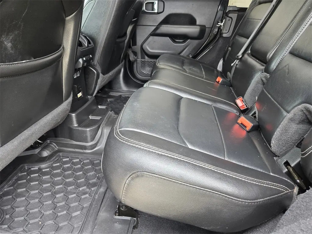 2022 Jeep Wrangler Unlimited Sahara photo 28