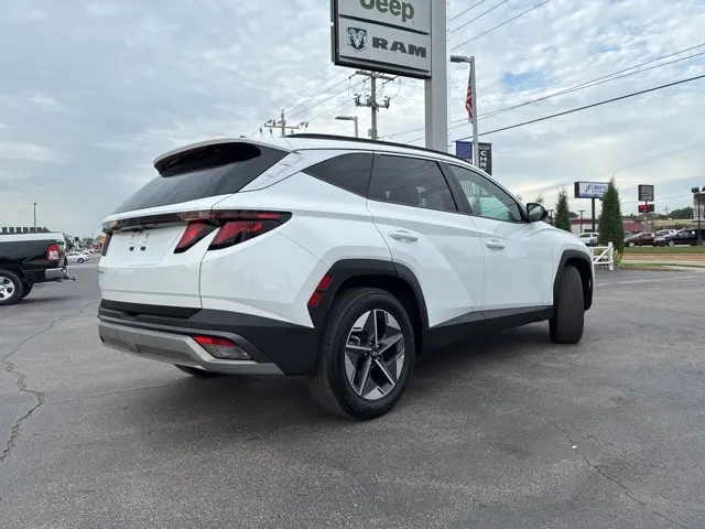 2025 Hyundai Tucson SEL photo 3