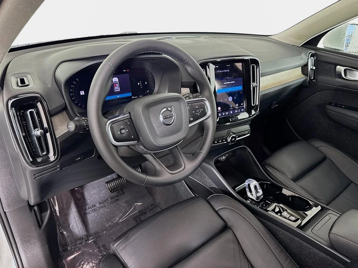 2023 Volvo - image 9