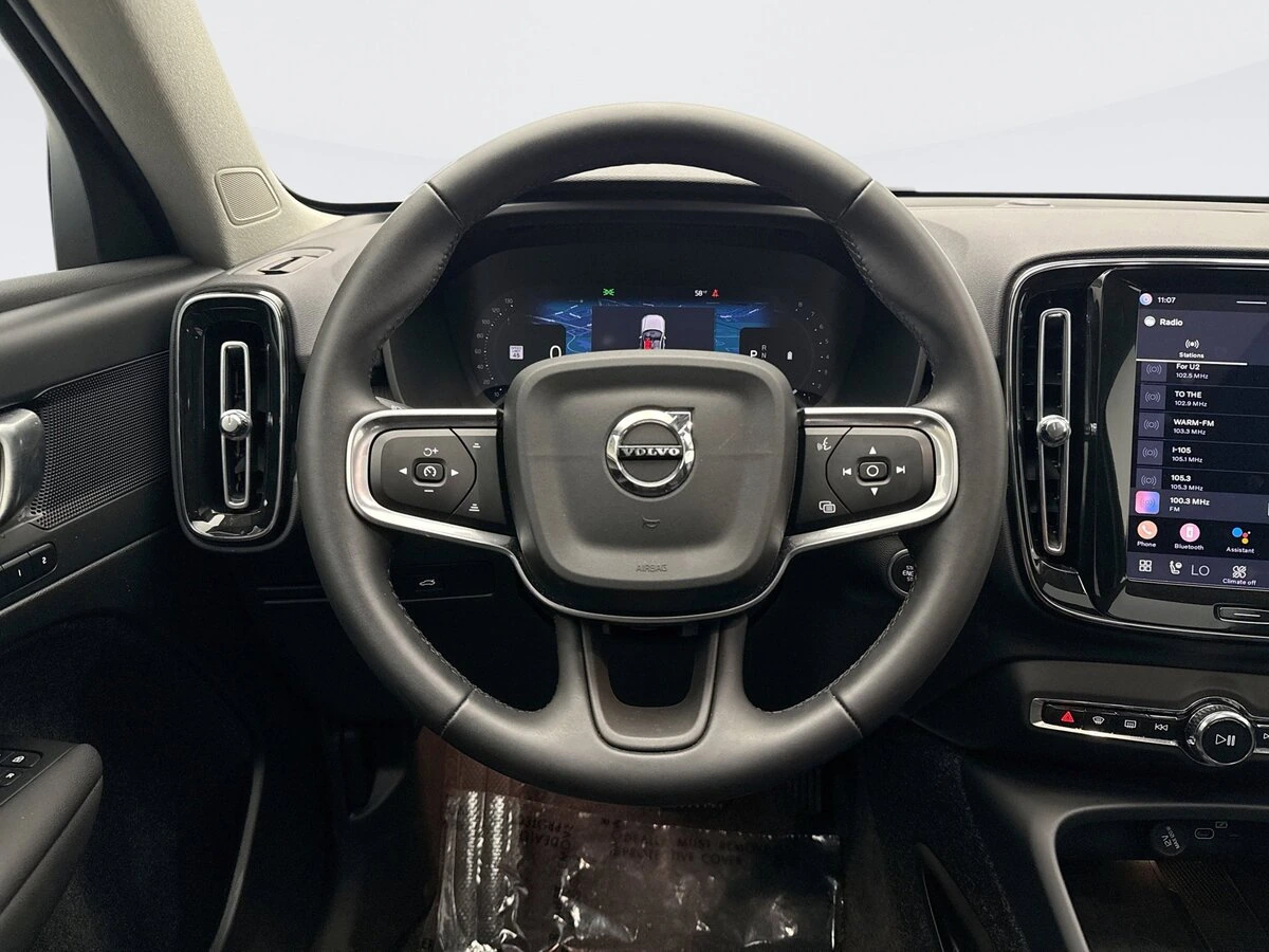2025 Volvo - image 12