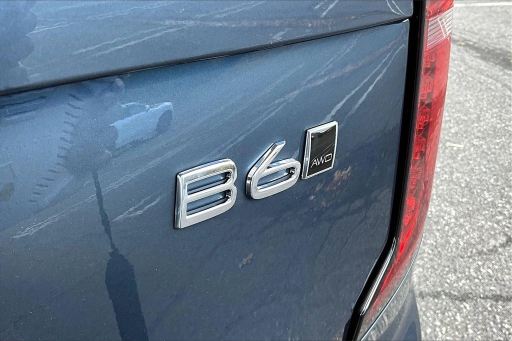 2026 Volvo - image 9