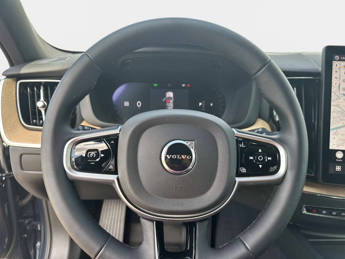 2026 Volvo - image 24