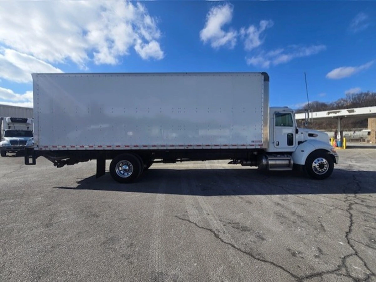 2022 Peterbilt 337 - image 3