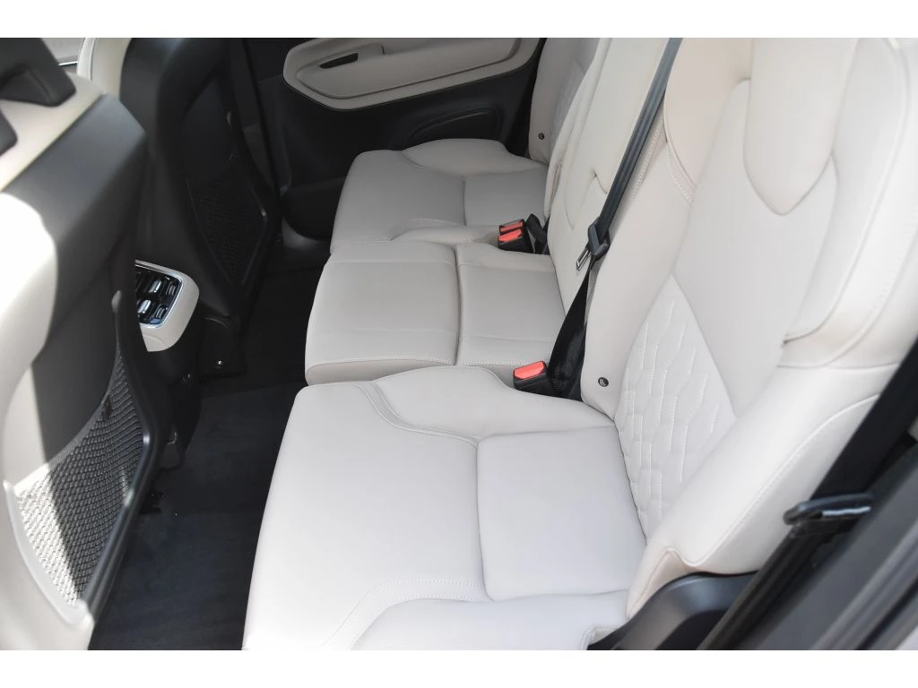 2026 Volvo - image 14