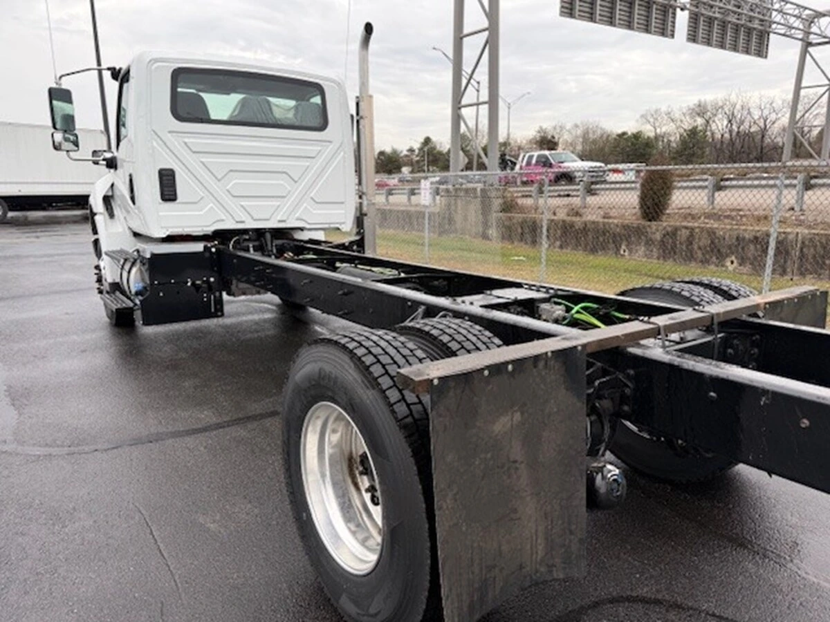 2025 International MV - image 4