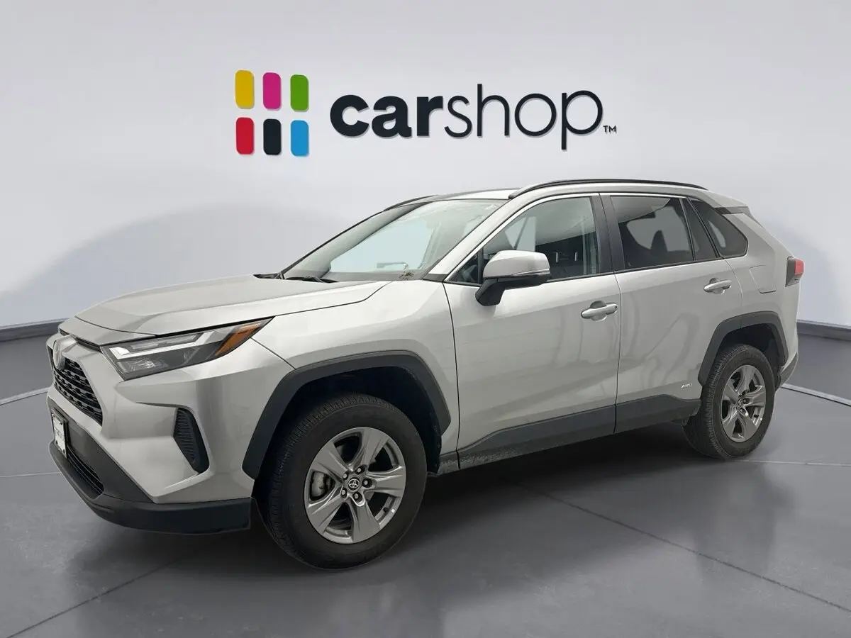 2023 Toyota RAV4 XLE's photo