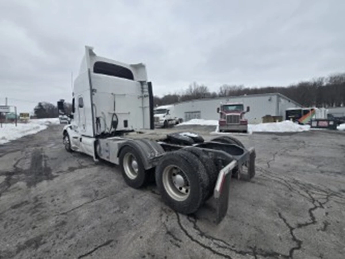 2020 Peterbilt 579 - image 8