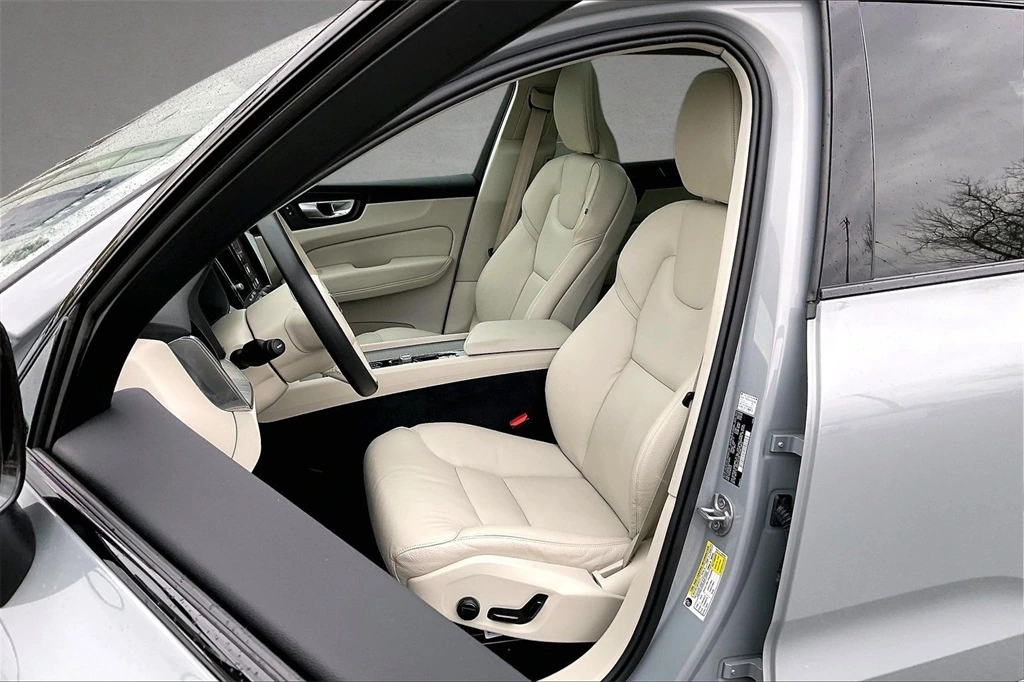 2024 Volvo - image 21