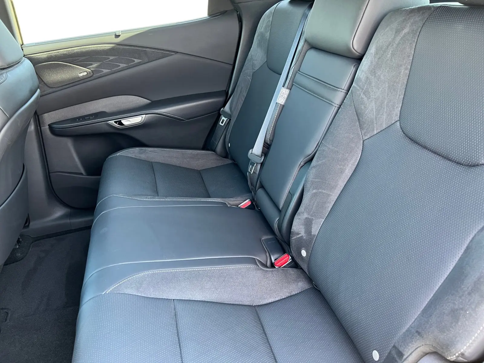 2024 Lexus RX 350h Luxury photo 13