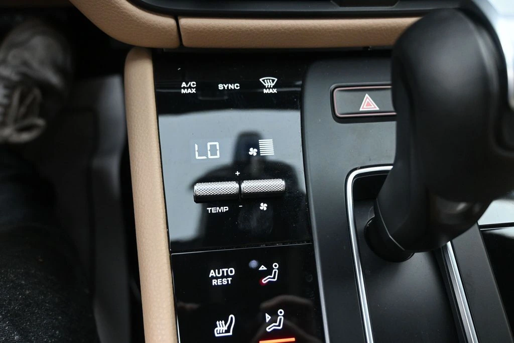 2023 Porsche Macan S - Photo 29