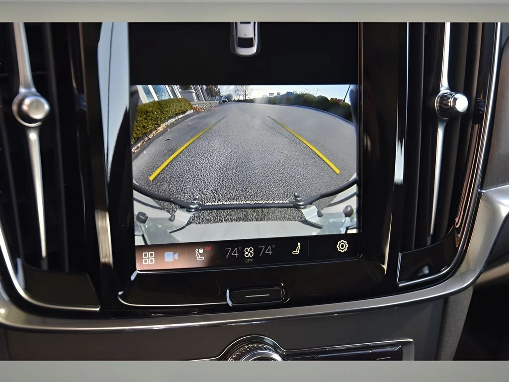 2024 Volvo - image 16