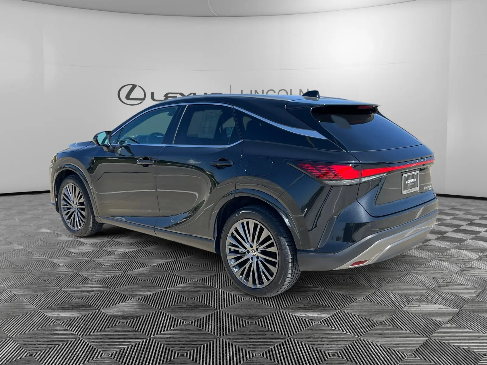 2024 Lexus RX 350h Luxury photo 3