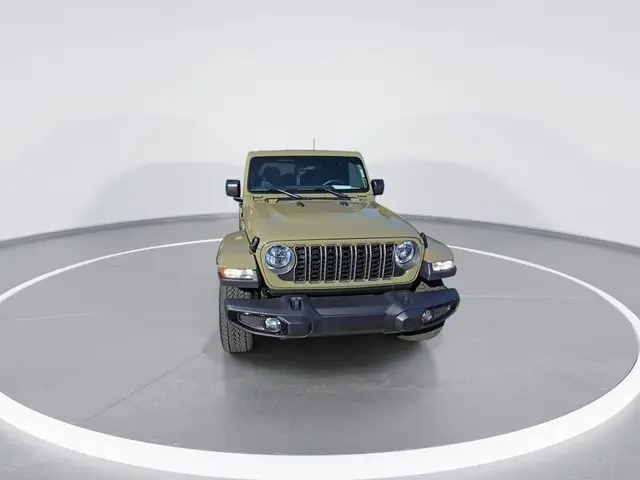 2025 Jeep Gladiator photo 3