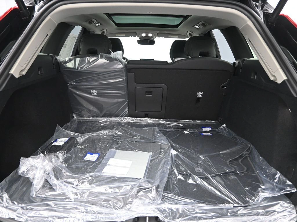 2026 Volvo XC60 Plus - Photo 26