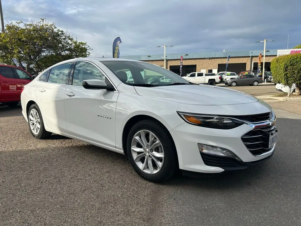 2024 Chevrolet Malibu 1LT photo 2